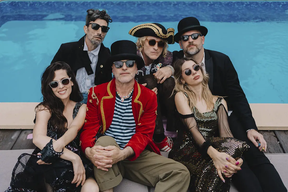 Uz novi singl “Piccola” Detour nas vodi u svet gde su sva čuda moguća!