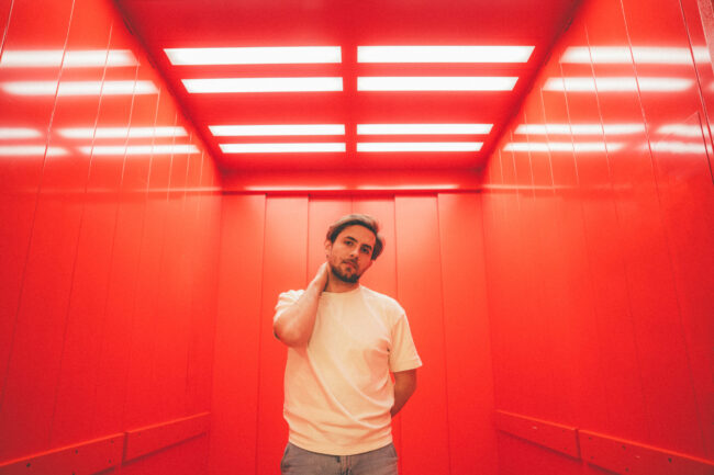 Maali predstavlja prvi studijski album