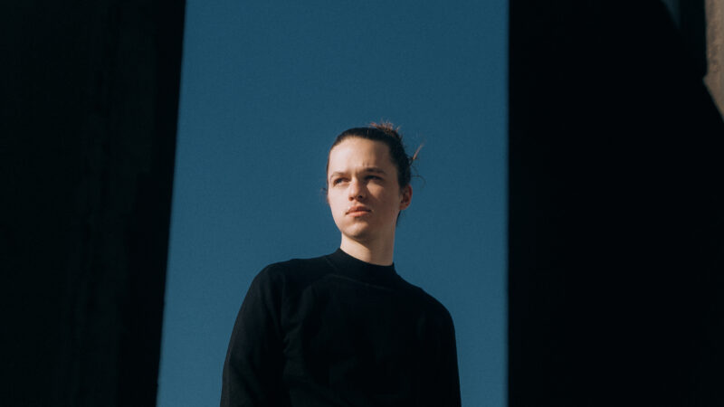 “Izdangubih ruže trgajući” najavljuje album “Žega” Igora Božanića