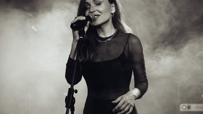 Kantautorka Manivi na PZE, performans kao kratki film