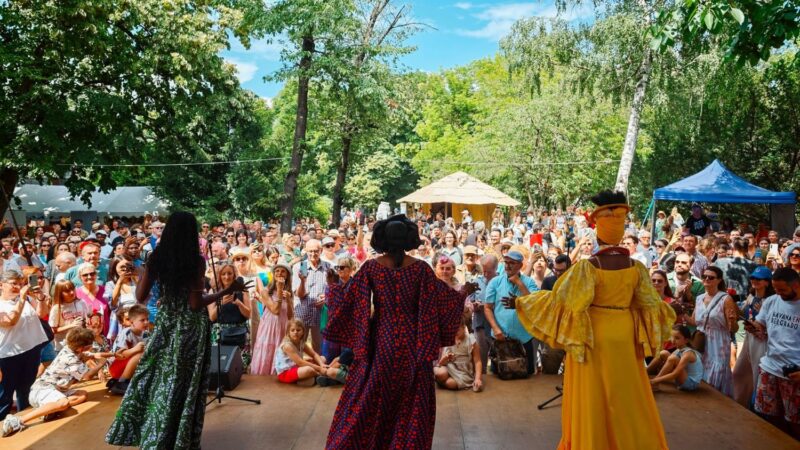 Rekordna poseta, Durbar, vredna donacija marokanskog kaftana i nastup Les Amazones d’Afrique obeležili završnicu festivala
