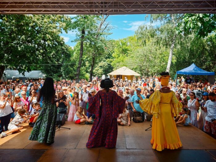 Rekordna poseta, Durbar, vredna donacija marokanskog kaftana i nastup Les Amazones d’Afrique obeležili završnicu festivala
