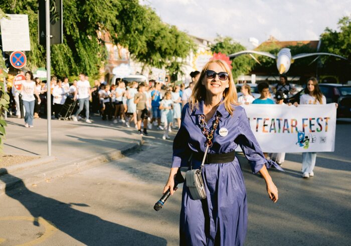 Karnevalska povorka i predstava „Trio Rio“ na otvaranju Limenka Teatar Festa